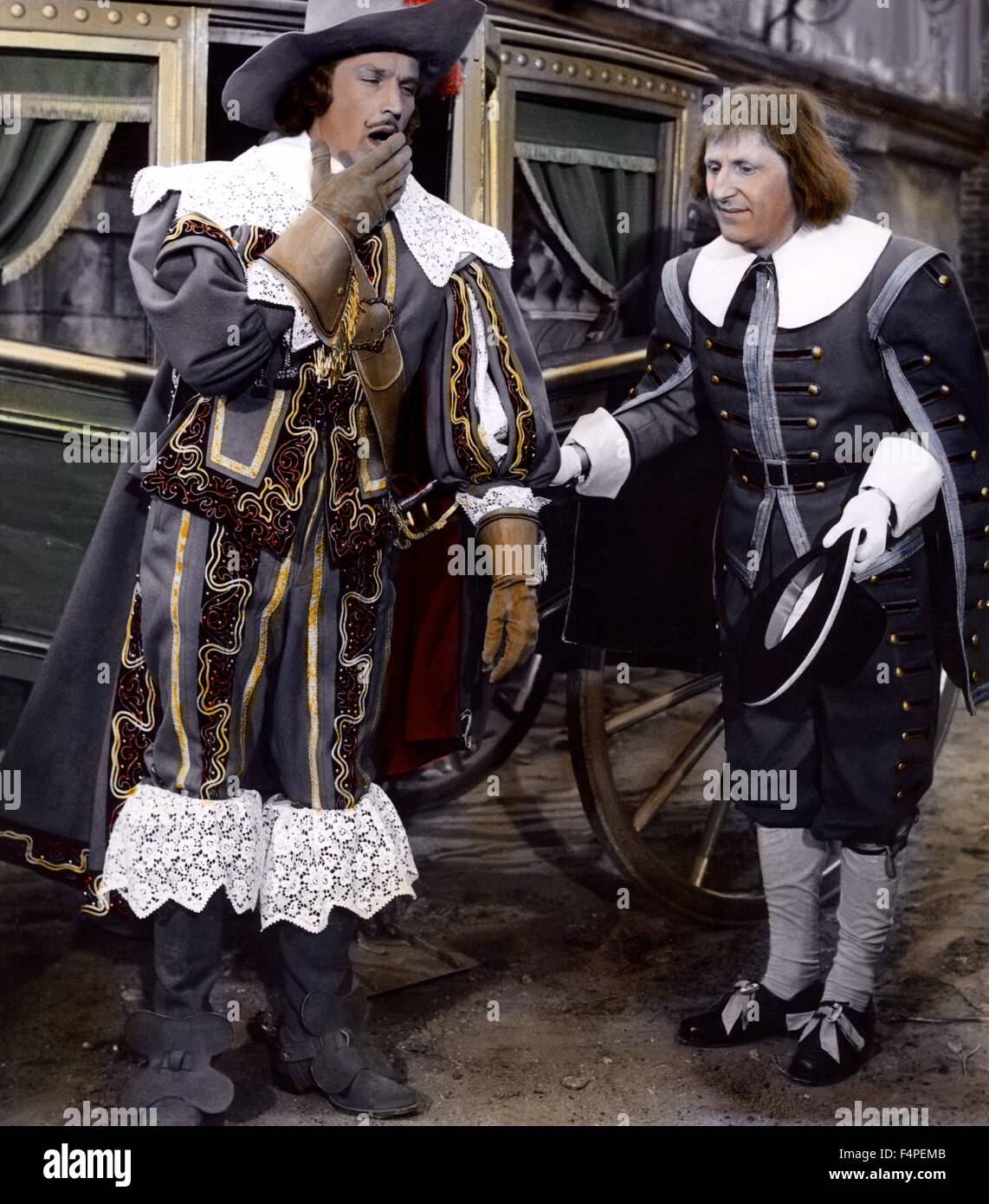 Georges Marchal e Bourvil / i tre moschettieri / 1953 diretto da André Hunebelle Foto Stock