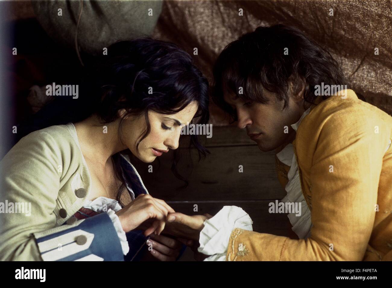 Penelope Cruz e Vincent Perez / Fanfan la tulipe / 2002 diretto da Gerard Krawczyk Foto Stock