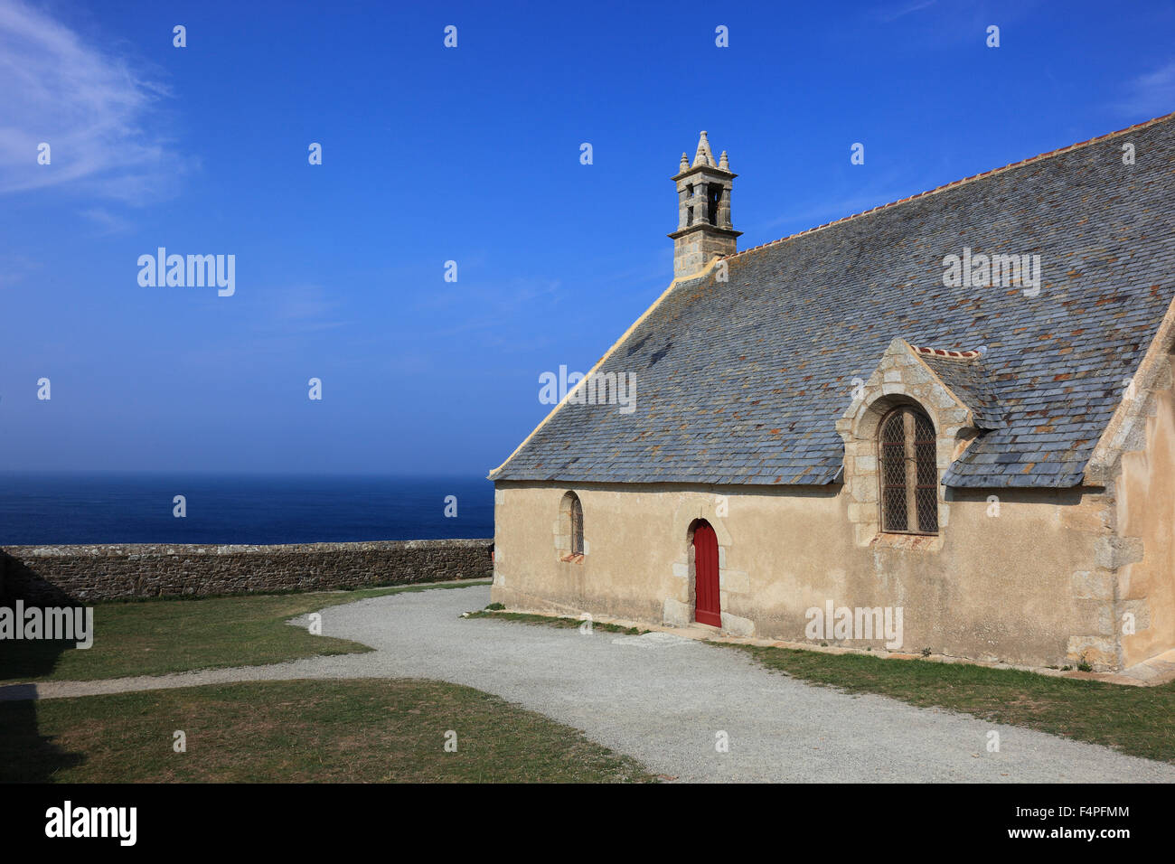 Francia, Bretagna, il roccioso Cap Sizun, Cappella Saint-They a Pointe du Van Foto Stock
