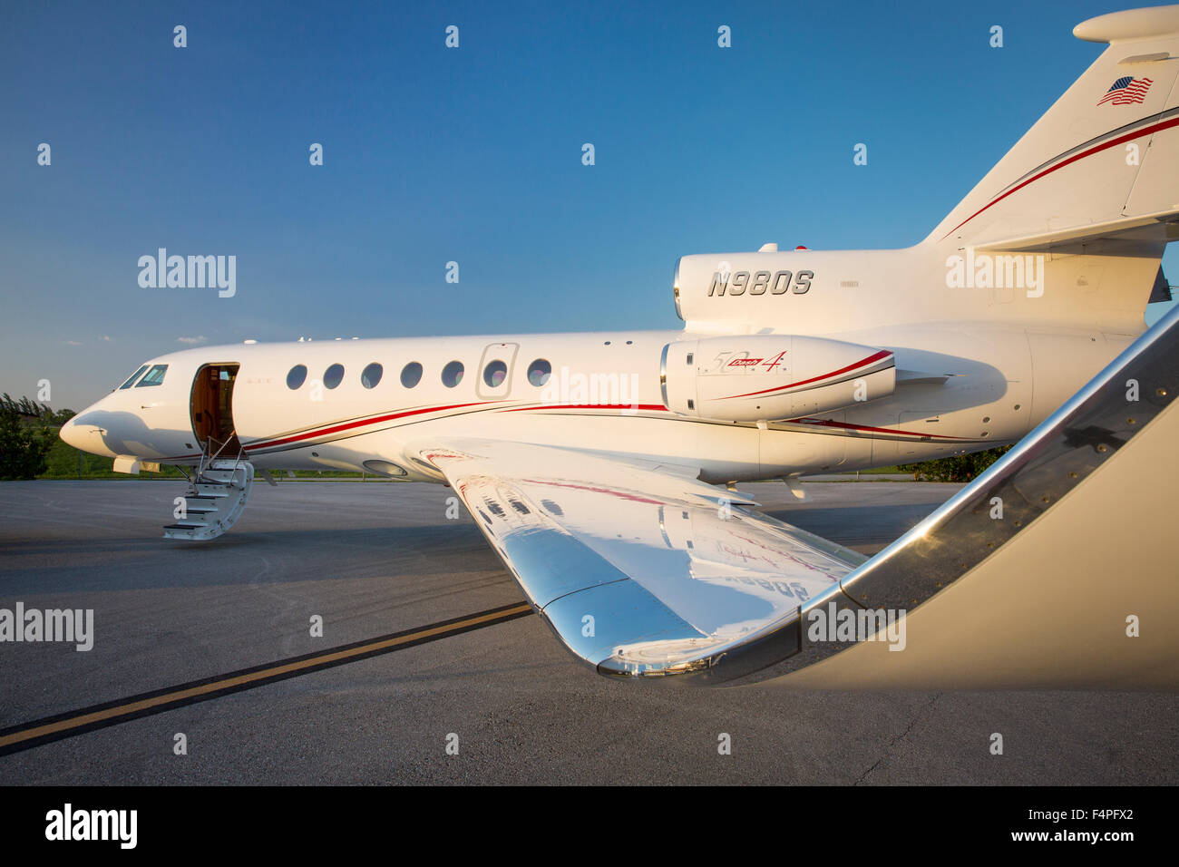 Dassault Falcon 50 jet aeromobili parcheggiati in Naples, Florida, Stati Uniti d'America Foto Stock