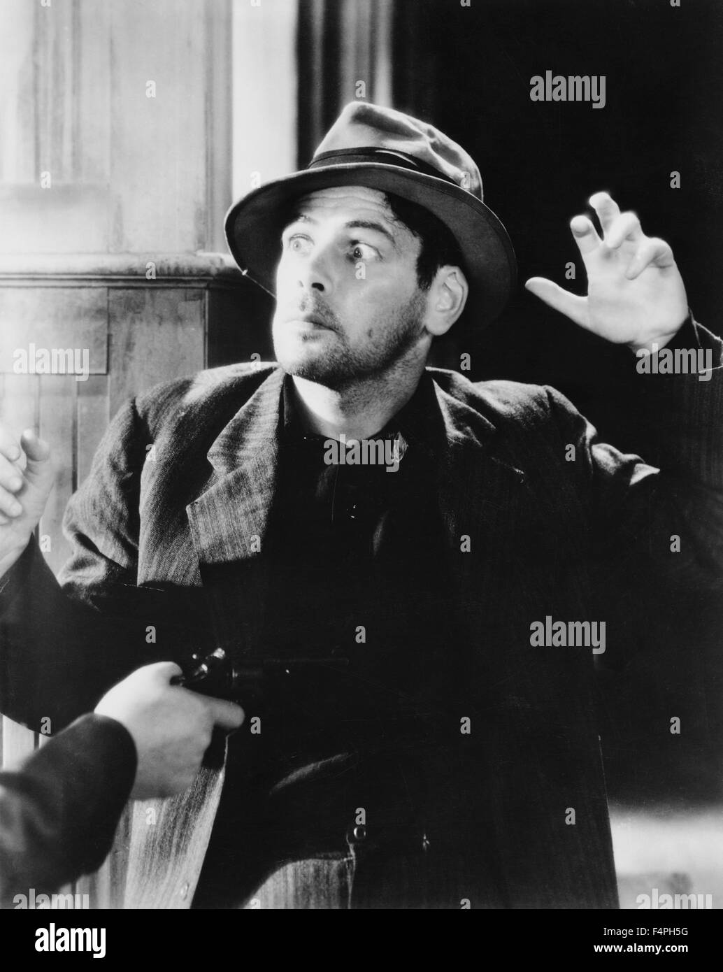 Paul Muni, sul set del film "Io sono un fuggiasco da una catena pista", 1932 Foto Stock