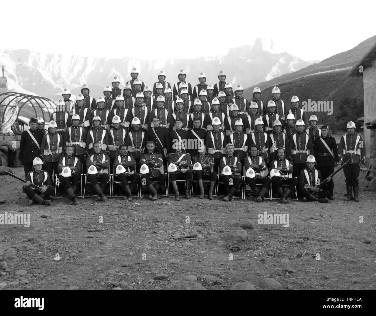 In centro, Stanley Baker e Michael Caine / Zulu / 1964 diretto da Cy Endfield Foto Stock