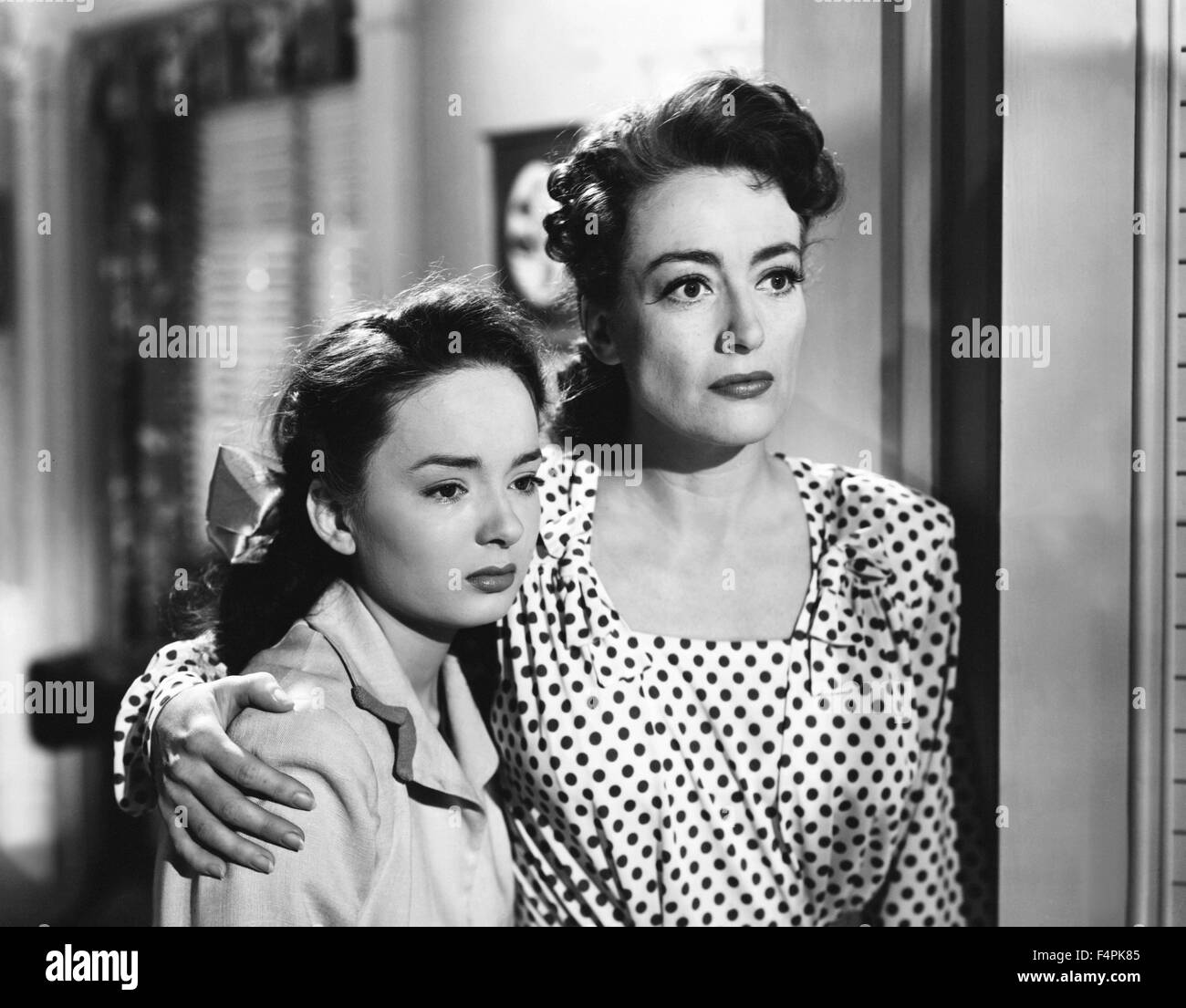 Ann Blyth e Joan Crawford / Mildred Pierce / 1945 diretto da Michael Curtiz [Warner Bros Foto] Foto Stock