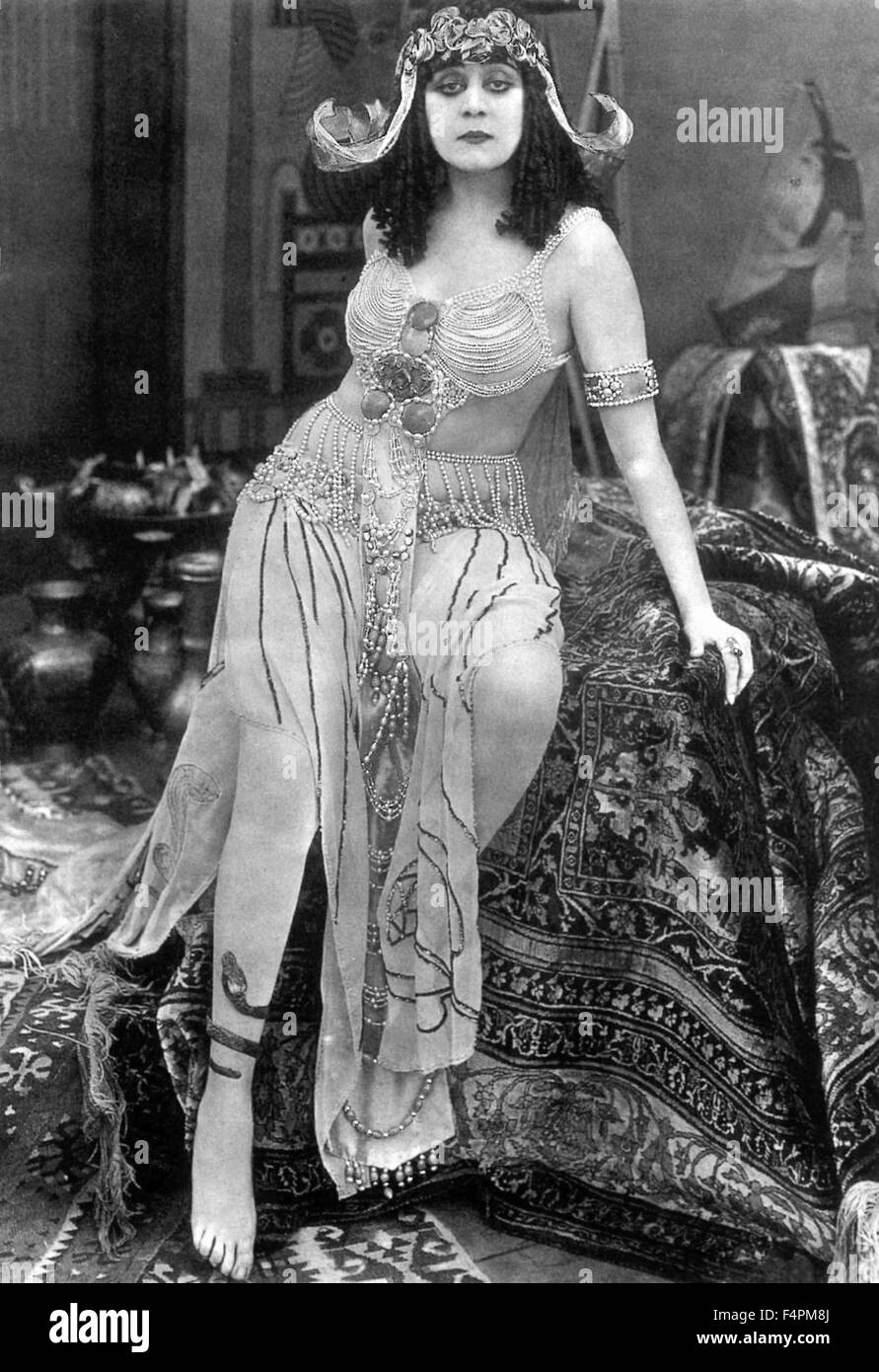 Theda Bara / Cleopatra / 1917 diretto da J. Gordon Edwards [Fox Film Corporation] Foto Stock