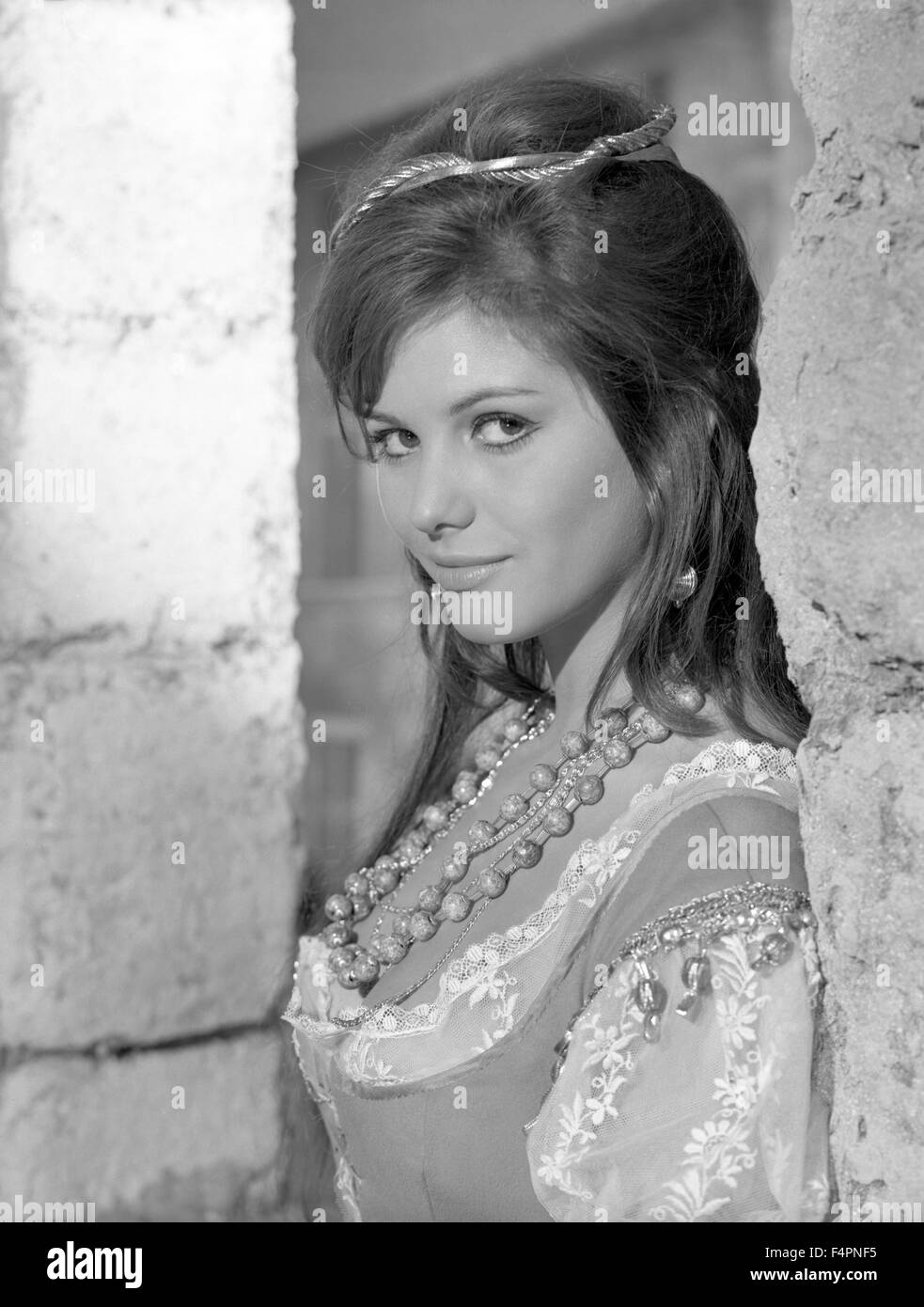 Claudia Cardinale / Spade di sangue / 1962 regia di Philippe de Broca Foto Stock