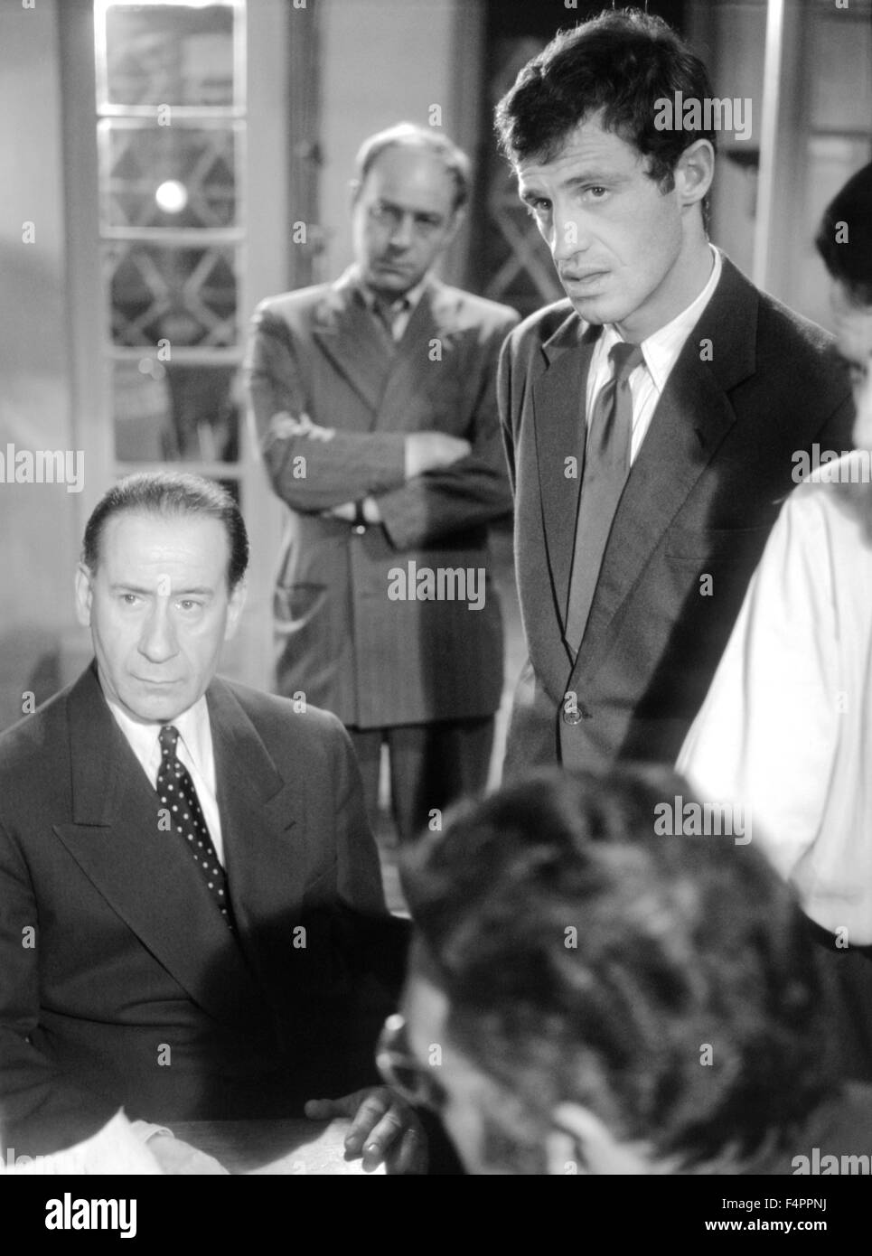 Pierre Dux E Jean Paul Belmondo E La Masterizzazione Di Parigi 1966 Diretto Da Rene Clement Paramount Pictures Foto Stock Alamy