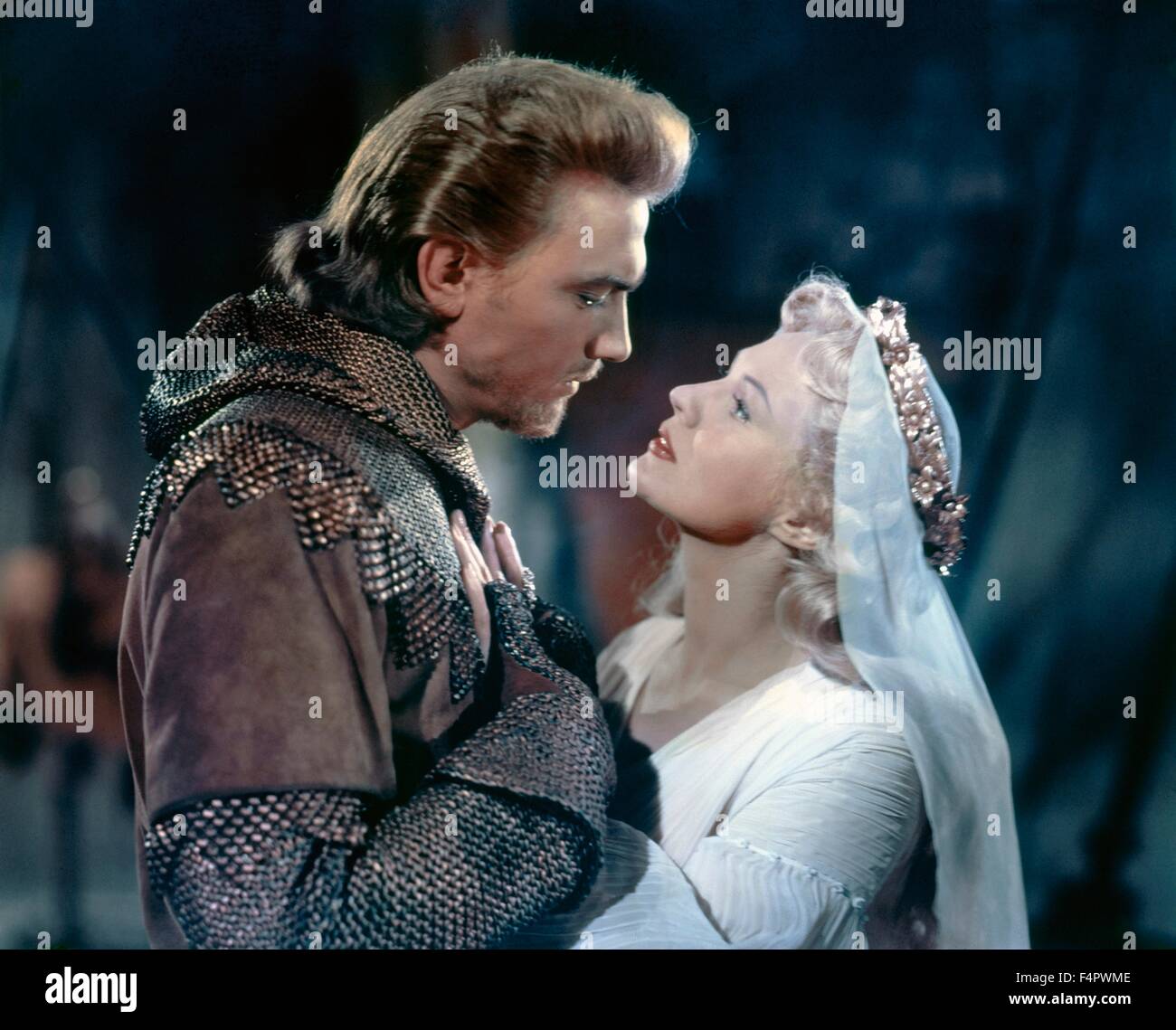 Laurence Harvey e Virginia Mayo / re Richard e i crociati / 1954 diretto da David Butler [Warner Bros Foto] Foto Stock