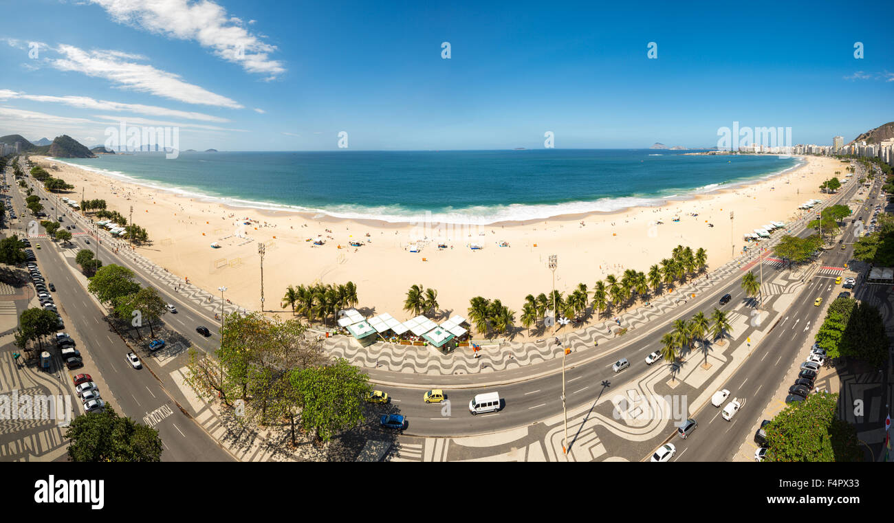 Vista panoramica della spiaggia di Copacabana a Rio de Janeiro Foto Stock