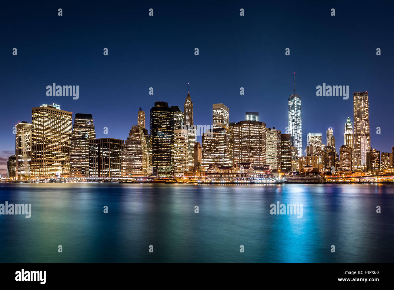 Il quartiere finanziario al tramonto, nella città di New York Foto Stock