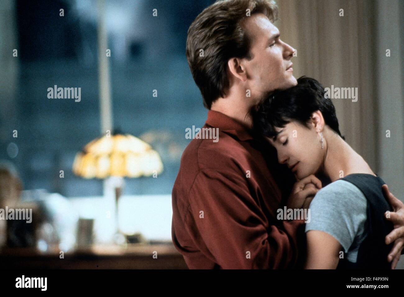 Patrick Swayze e Demi Moore / Ghost / 1990 / diretto da Jerry Zucker / [Paramount Pictures] Foto Stock