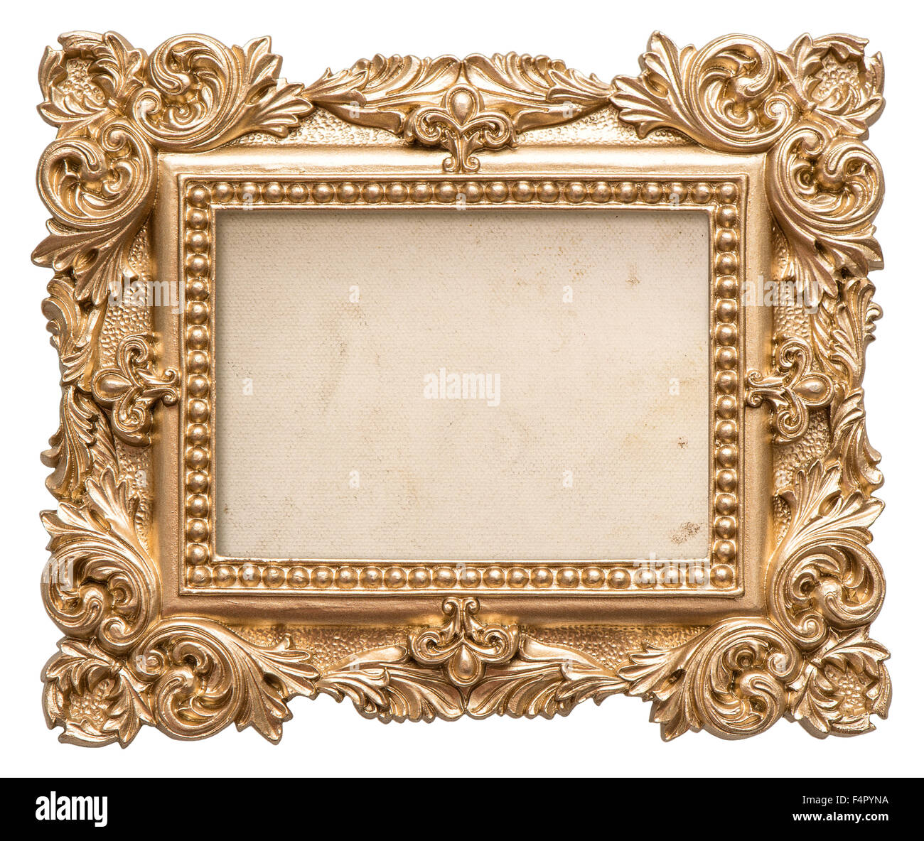 Golden picture frame con grungy canvas. Vintage arte barocca oggetto isolato su sfondo bianco Foto Stock