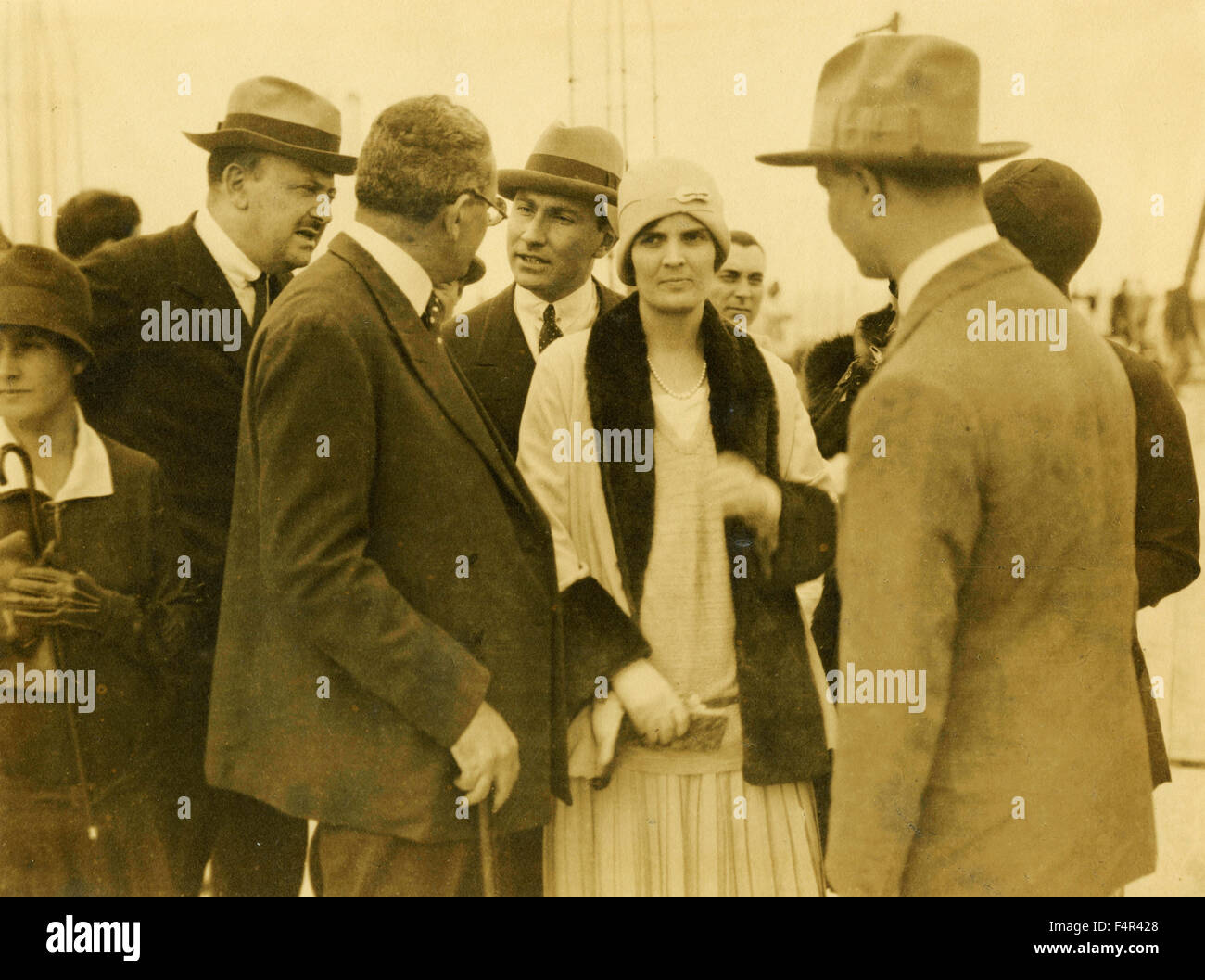 Un gruppo di uomini e donne visitando un sito in costruzione in Sao Paulo, Brasile Foto Stock