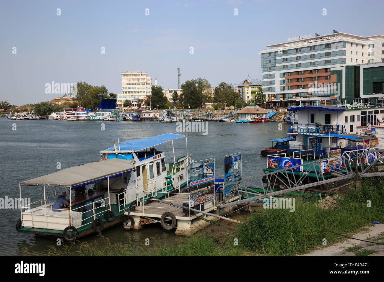 Tulcea, Dobrogea, Romania, il Danubio, porto delle navi sul Danubio Foto Stock