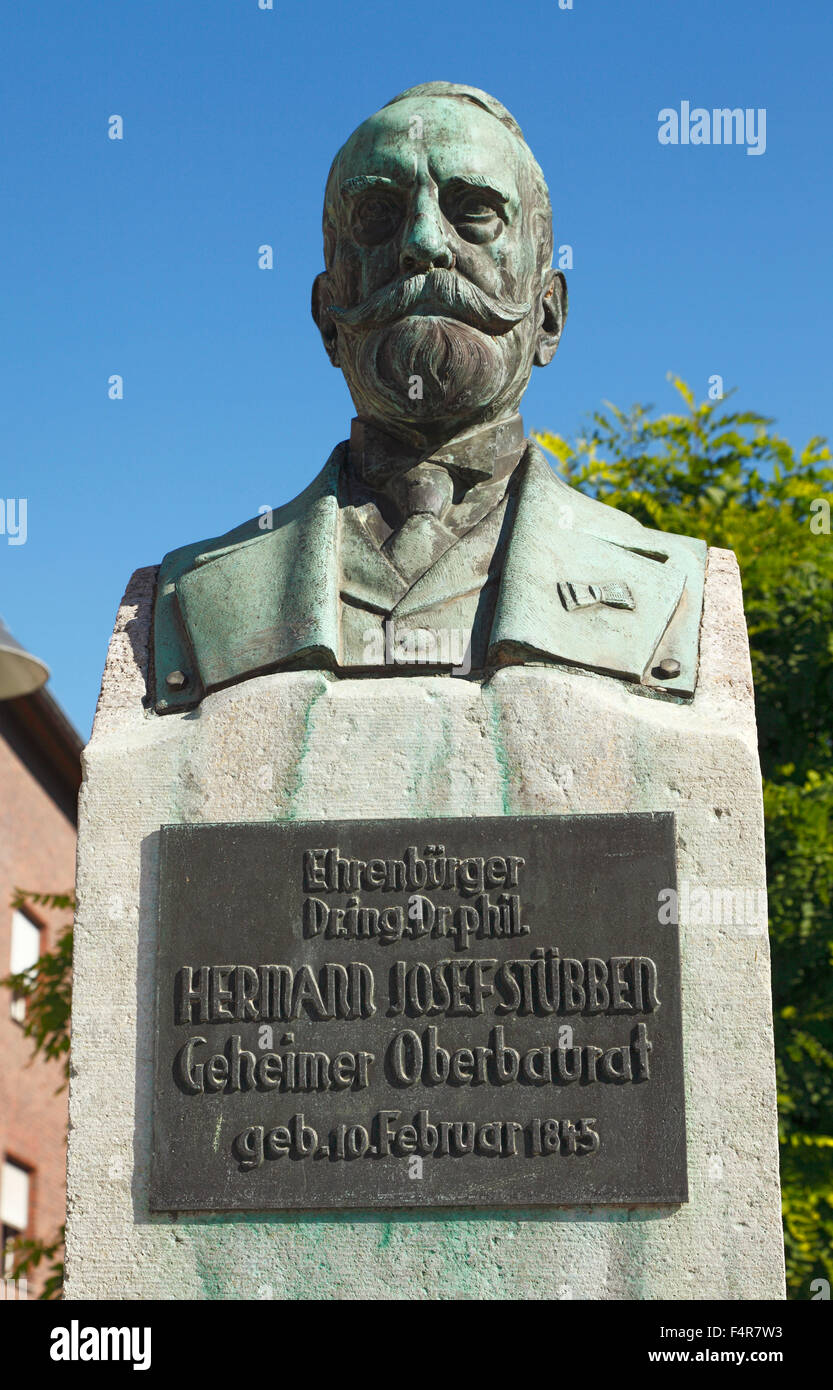 Denkmal fuer den Huelchrather Ehrenbuerger Hermann Josef Stuebben auf dem Sebastianus von Grevenbroich-Huelchrath, Niederrhein, Renania settentrionale-Vestfalia Foto Stock