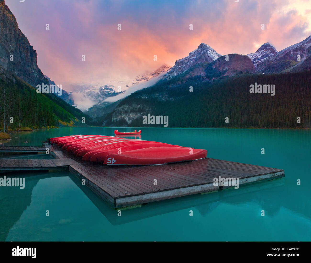 Il Lago di Smeraldo, Yoho, Jasper National Park, British Columbia, canoe, estate, tramonto, lago, provincia, ponte naturale Canyon, cany Foto Stock