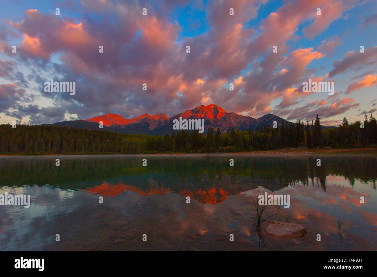 Lago Piramide, Jasper National Park, Alberta, Canada, lago, paesaggio, tramonto Foto Stock
