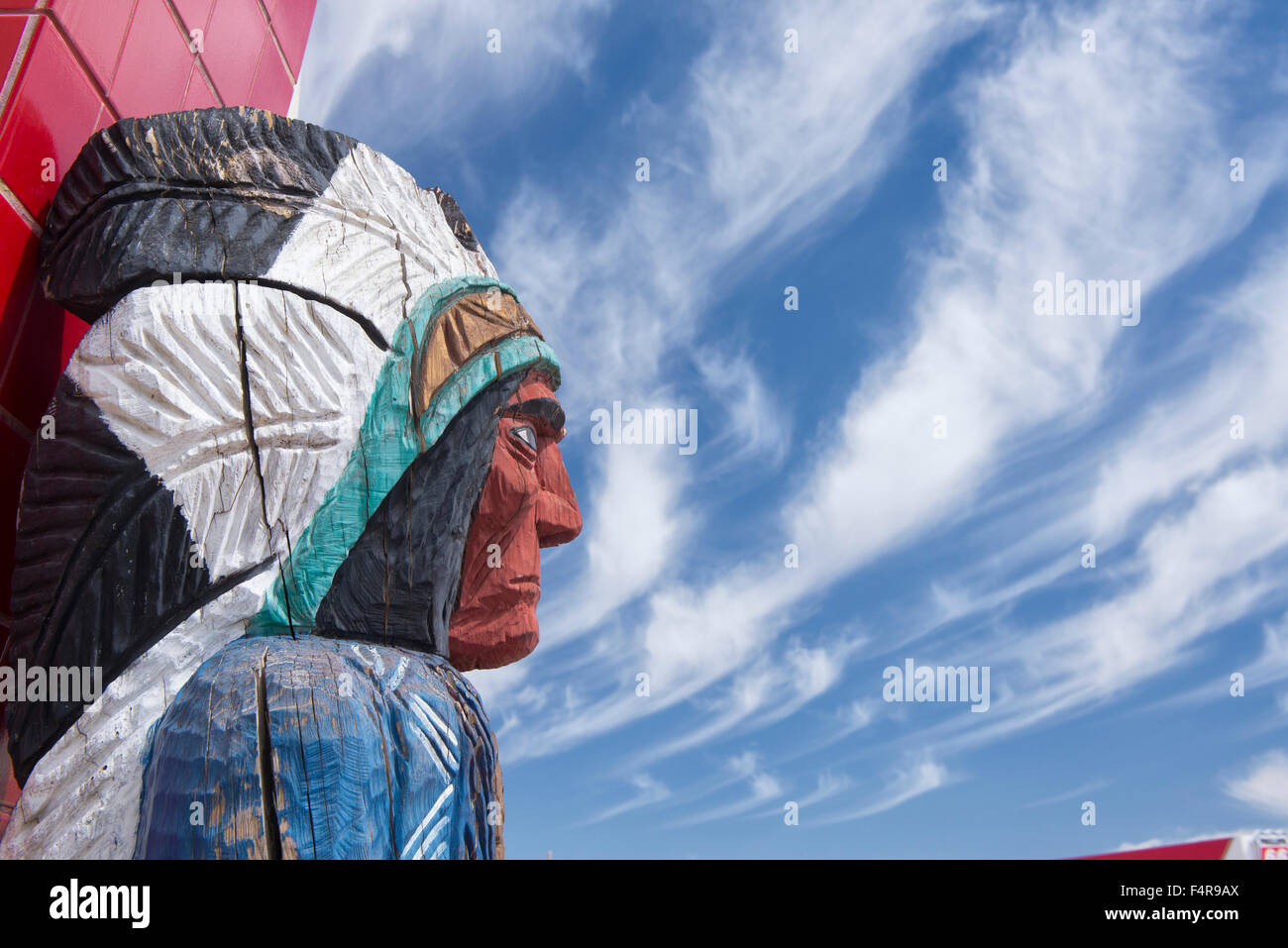 Stati Uniti d'America, Stati Uniti, America, Southwest New Mexico, Truck Stop, Indiana, kitsch, Americana, indiano, legno, scultura Foto Stock