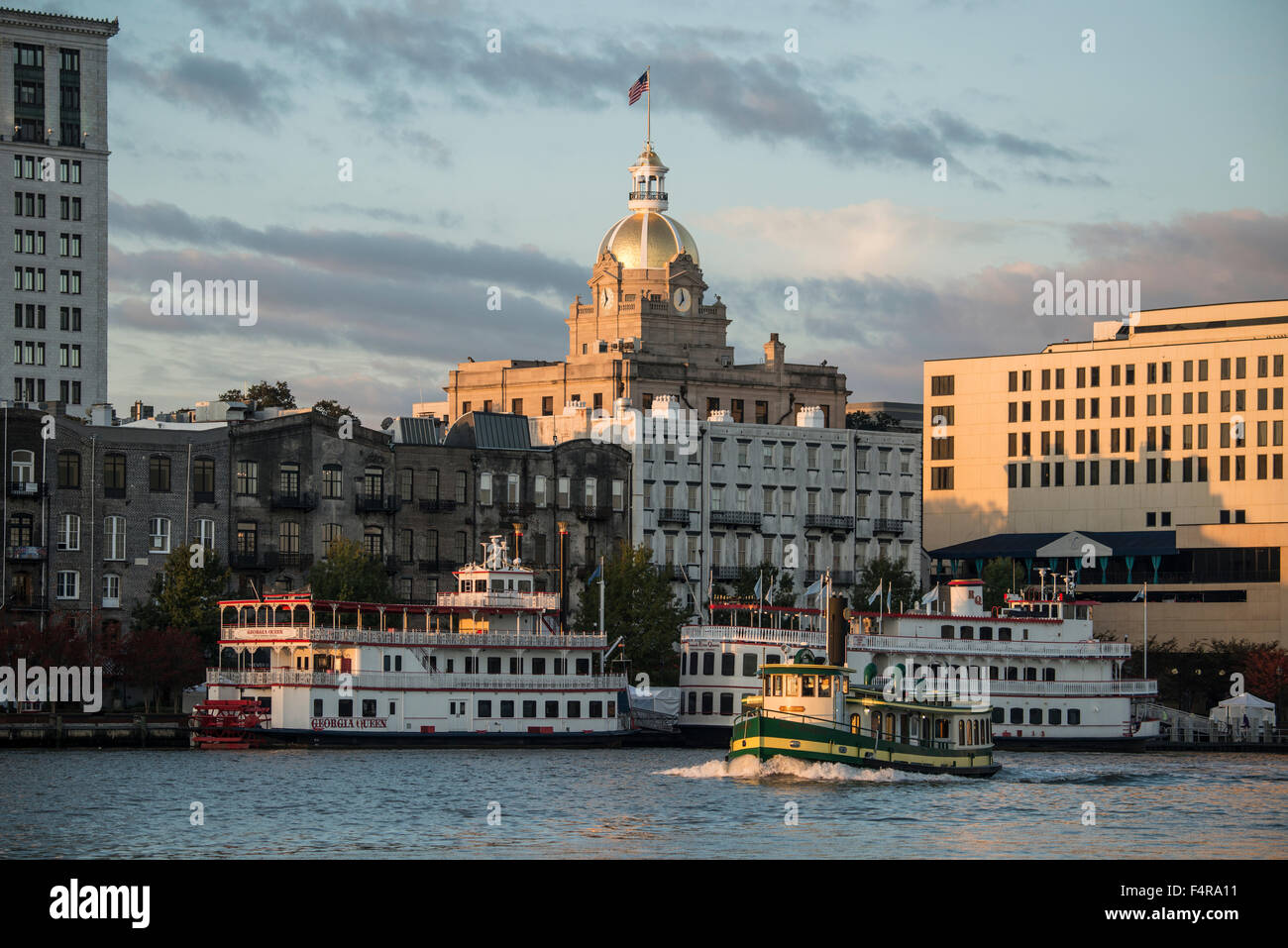 Stati Uniti d'America, Stati Uniti, America, Georgia, southern, Savannah, Waterfront, skyline, Imbarcazioni da fiume, fiume, traghetto, città Foto Stock