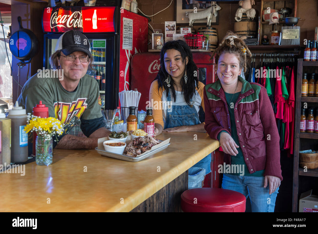 Stati Uniti d'America, Stati Uniti, America, Georgia, southern, San Simons Island, barbeque, ristorante, locale, persone, carne, cibo, Anima meridionale barbeque Foto Stock