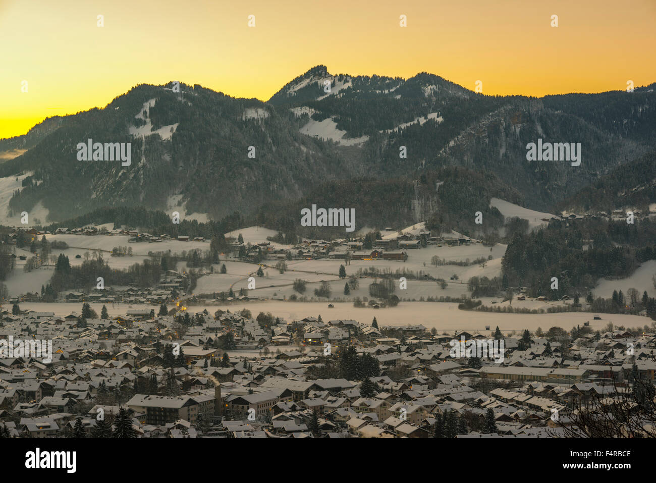 Alpi Allgäuer, visualizzare, architettura, al di fuori della Baviera, crepuscolo, crepuscolo, in Germania, in vista in pianta, Europa, appartamenti vacanze, edifici, Foto Stock