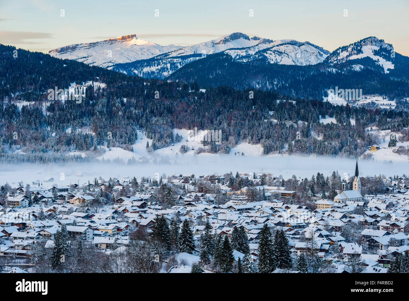 Alpi Allgäuer, visualizzare, architettura, al di fuori della Baviera, crepuscolo, crepuscolo, in Germania, in vista in pianta, Europa, appartamenti vacanze, edifici, Foto Stock