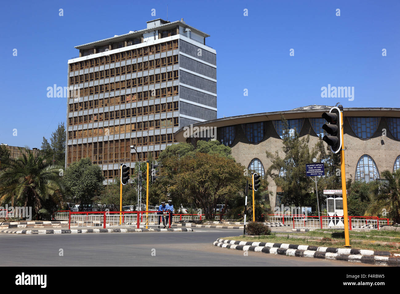 Addis Abeba, nel centro della città, alto, edificio di uffici, la costruzione di uffici, la Rotonda è la Banca nazionale Foto Stock