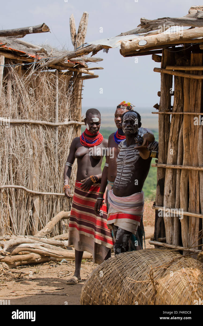 Karo tribù giovane. Valle dell'Omo, Etiopia Foto Stock