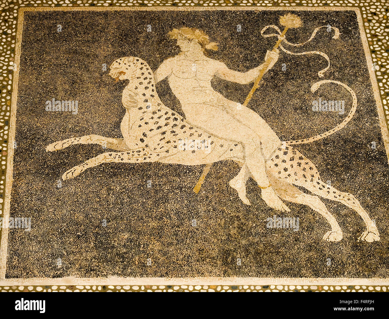 Il Greco antico scena di caccia mosaico dalla Tessaglia, Grecia Foto Stock