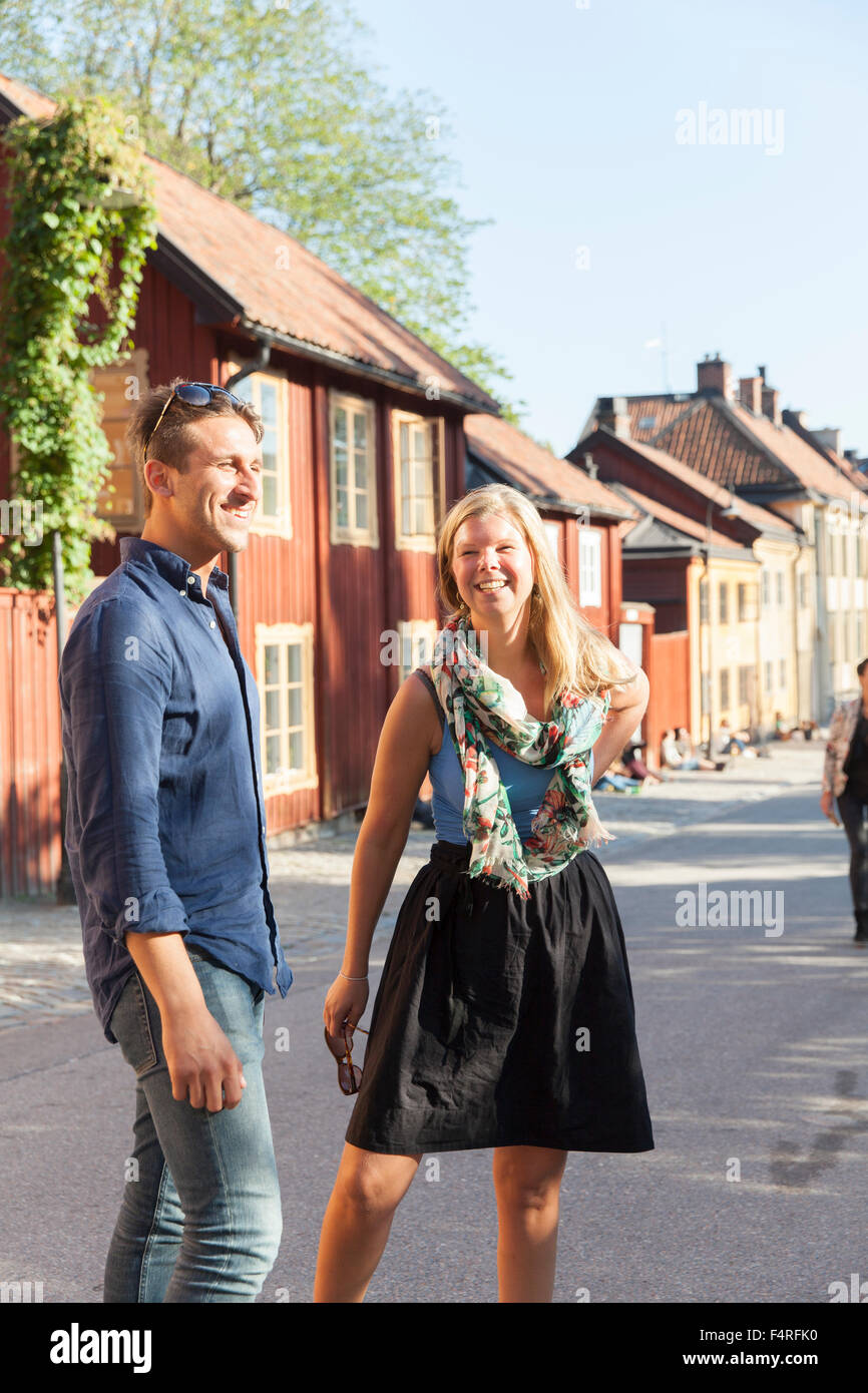 La Svezia Sodermanland, Sodermalm, Stoccolma, Allegro giovane sulla strada Foto Stock