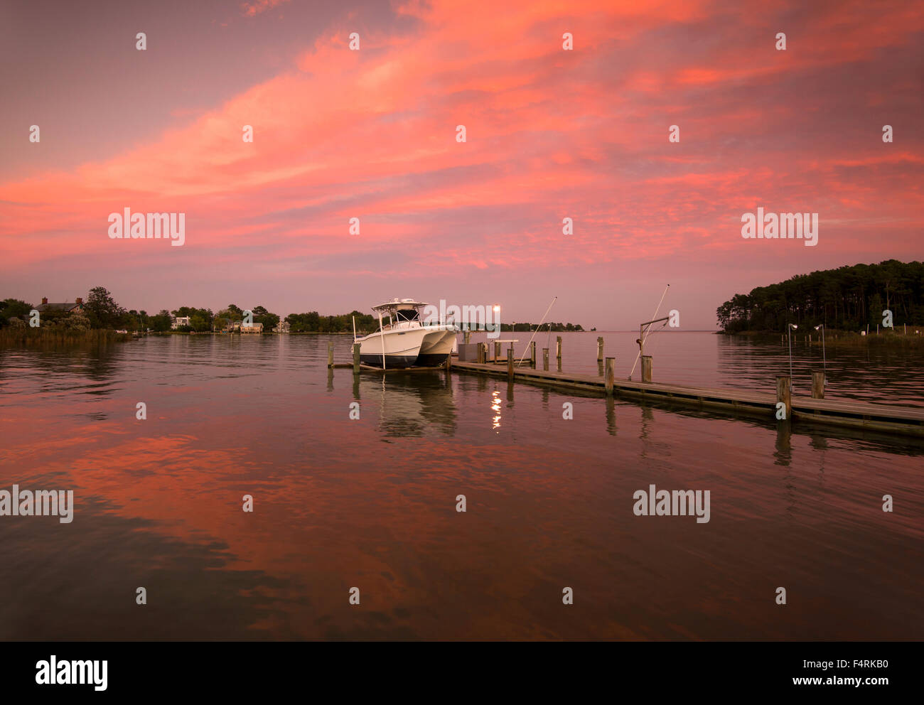 Tramonto sul fiume Choptank sull isola di Tilghman, Talbot County Maryland USA Foto Stock