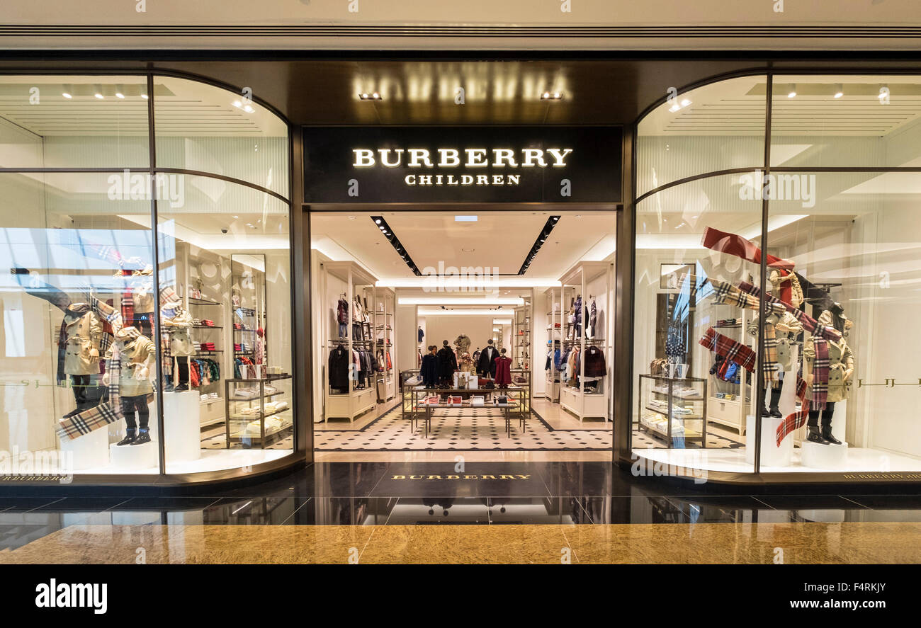 Vista di Burberry bambini store nel centro commerciale Mall of the Emirates a Dubai Emirati Arabi Uniti Foto Stock