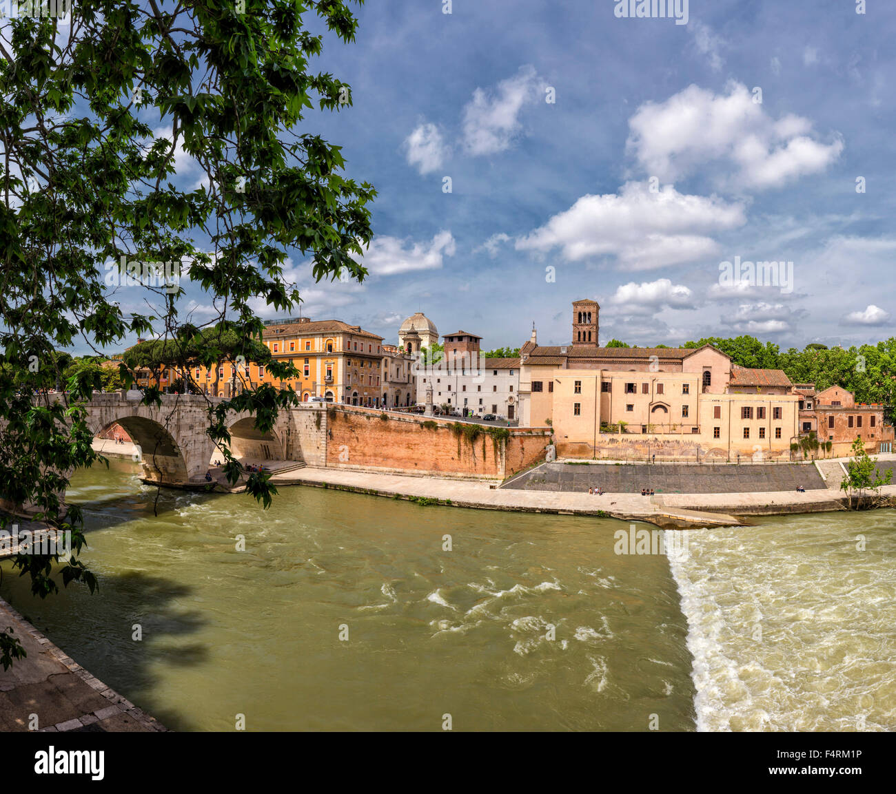 L'Italia, Europa, Lazio, Roma, città, villaggio, acqua, molla, persone, Isola Tibertina, Isola Tiberina Foto Stock