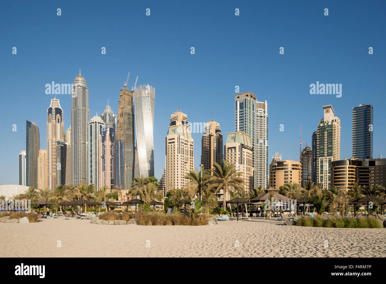 Skyline di grattacieli in Marina District di Dubai Emirati Arabi Uniti Foto Stock