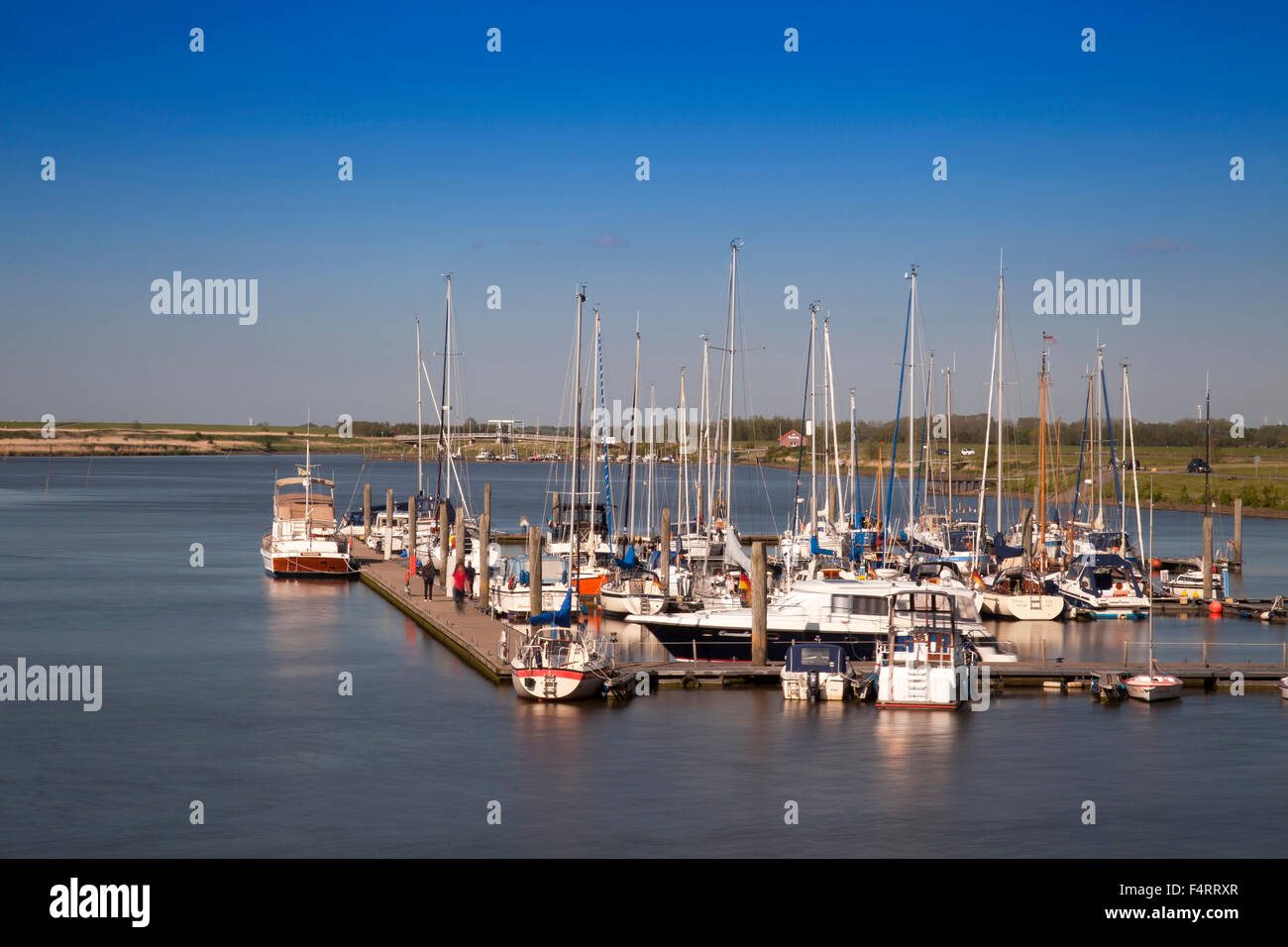 Barche a vela in porto, Greetsiel, Leybucht, Krummhörn, East Friesland, Bassa Sassonia, Germania, Europa Foto Stock