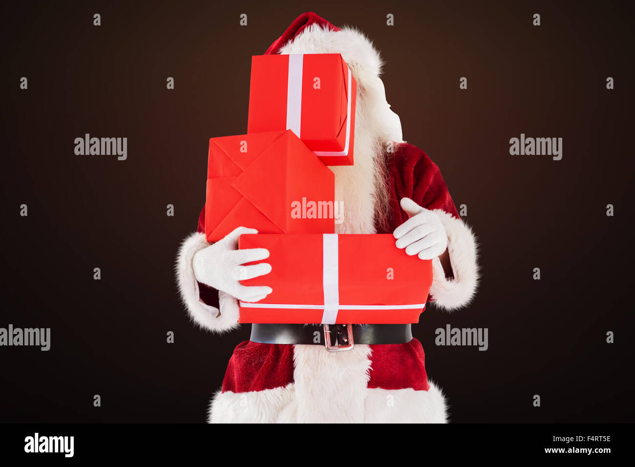 Immagine composita della santa si copre il viso con presenta Foto Stock