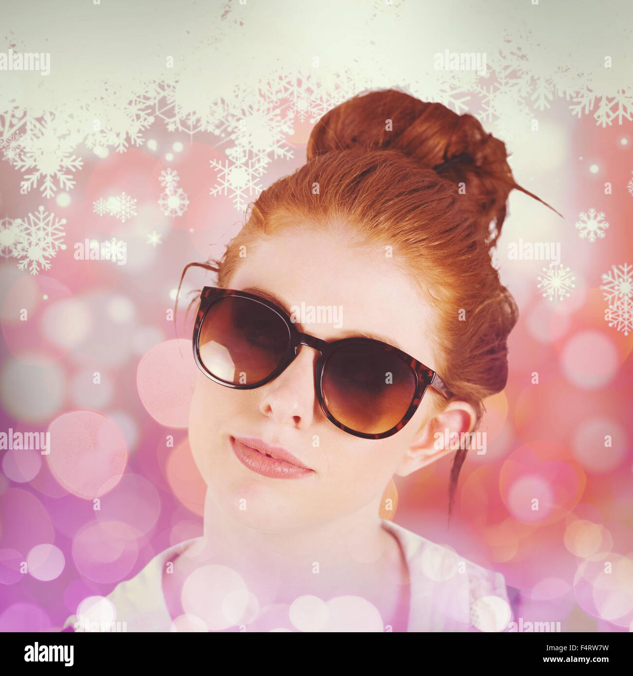 Immagine composita del hipster redhead indossando occhiali da sole di grandi dimensioni Foto Stock