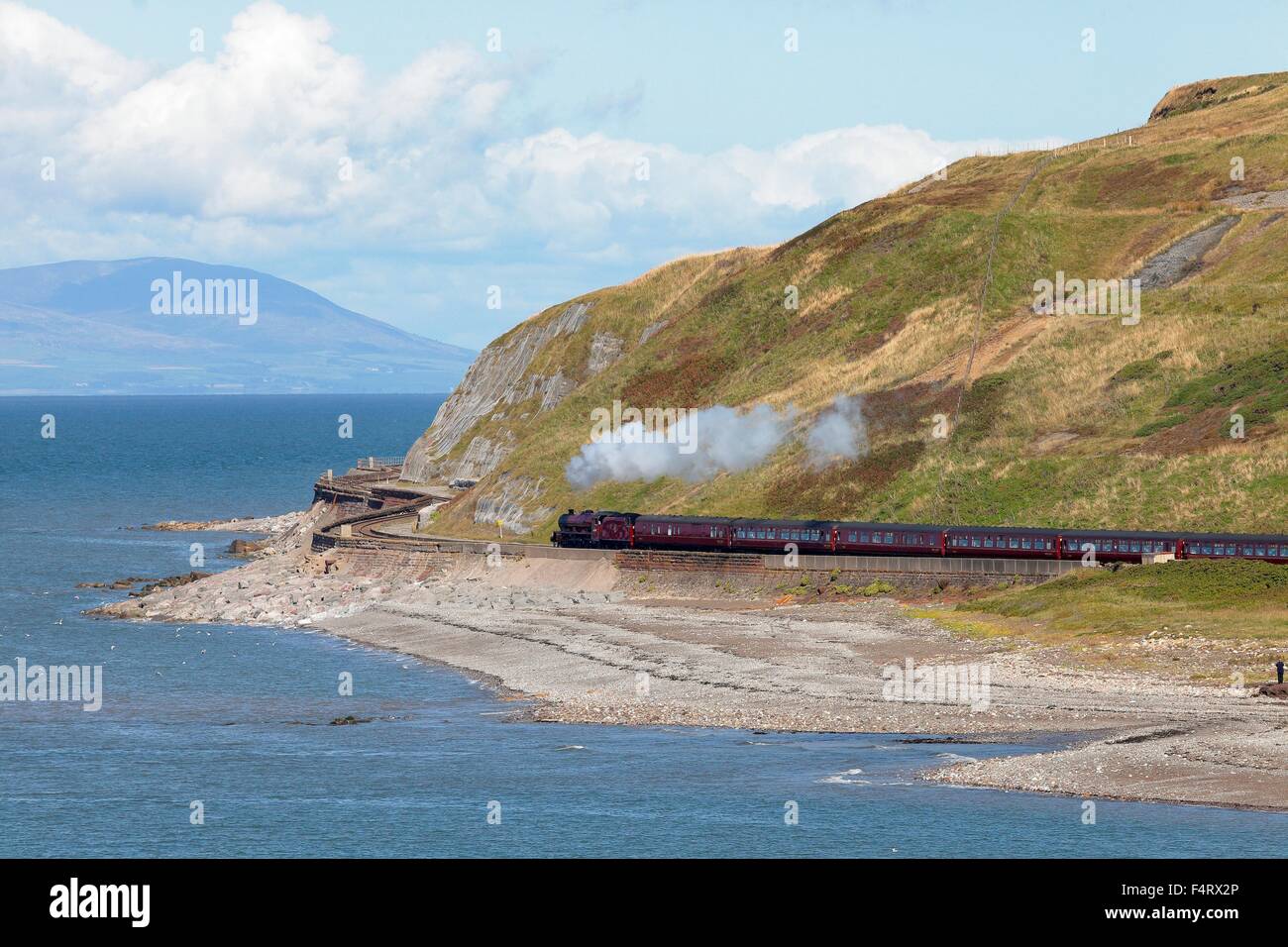 Locomotiva a vapore LMS Giubileo 45699 Classe Galatea. Parton Bay, Parton, Whitehaven, Cumbria, Inghilterra, Regno Unito. Foto Stock