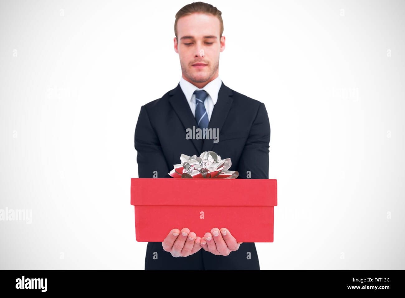 Immagine composita di concentrato di imprenditore tenendo fuori le sue mani Foto Stock