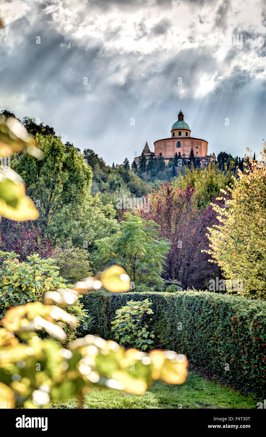 Il Santuario della Madonna di San Luca è una basilica chiesa di Bologna. Foto Stock