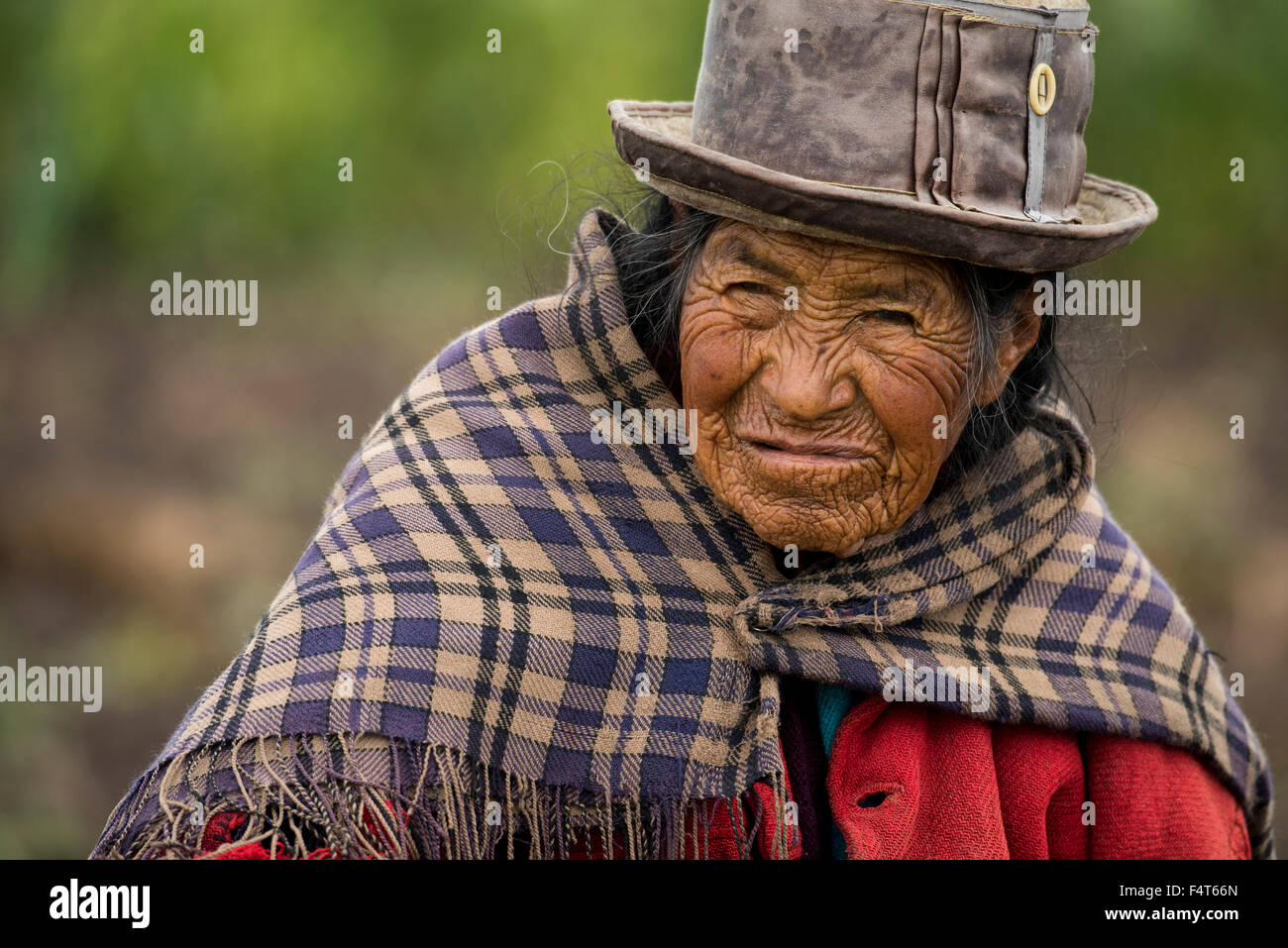Sud America, America Latina, Perù, Puno, il lago Titicaca, vecchia donna Foto Stock