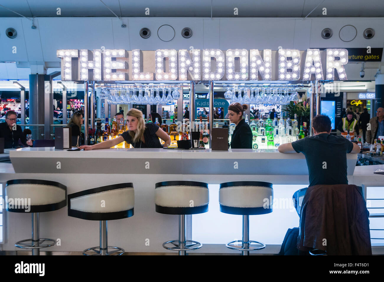 'London' bar in Gatwick airport lounge partenze. Foto Stock