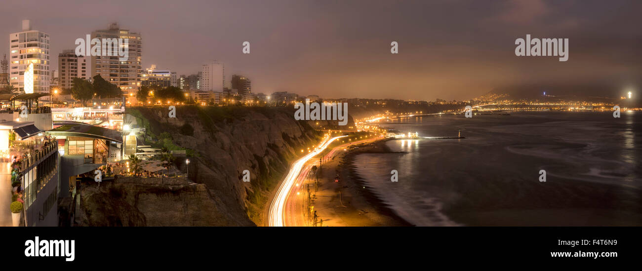 Sud America, America Latina . Il Perù, Lima, Pacific Coast al crepuscolo in Miraflores, Foto Stock
