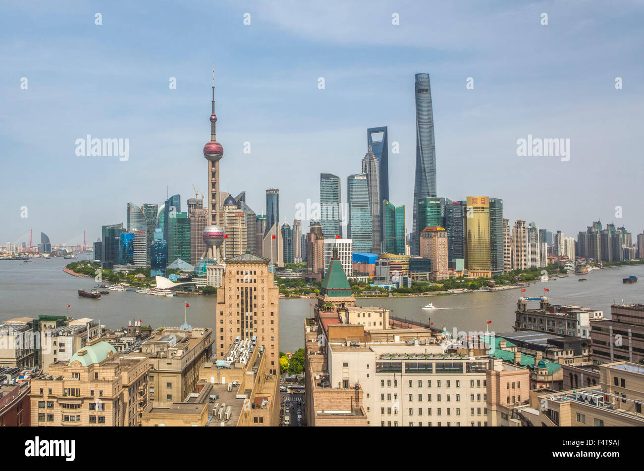Cina Shanghai City, il Bund e il Pudong district skyline, Fiume Huangpu Foto Stock