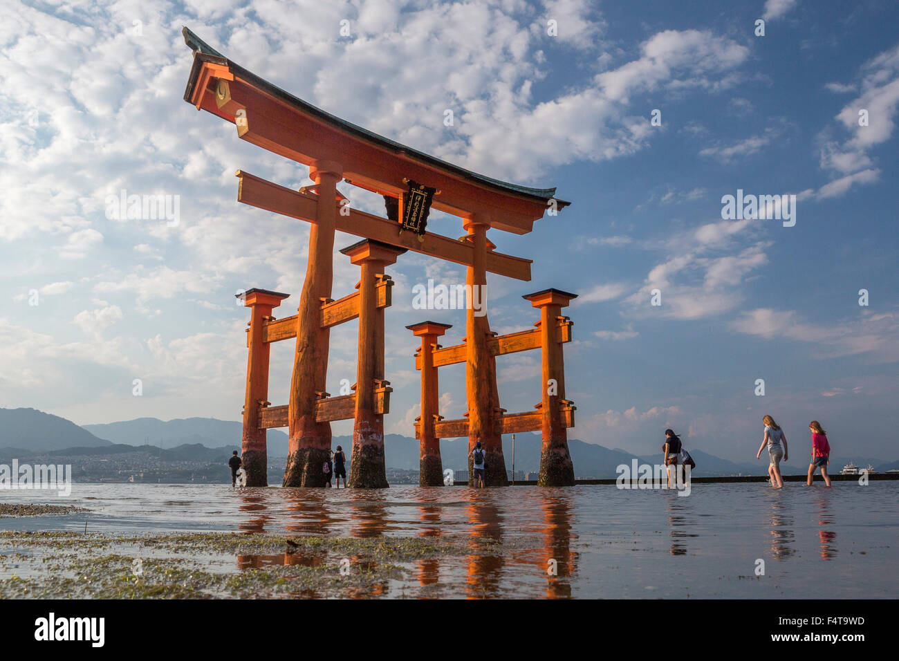 Giappone, Provincia di Hiroshima, Myajima Isola, Utsukushima Santuario, il Gate Foto Stock