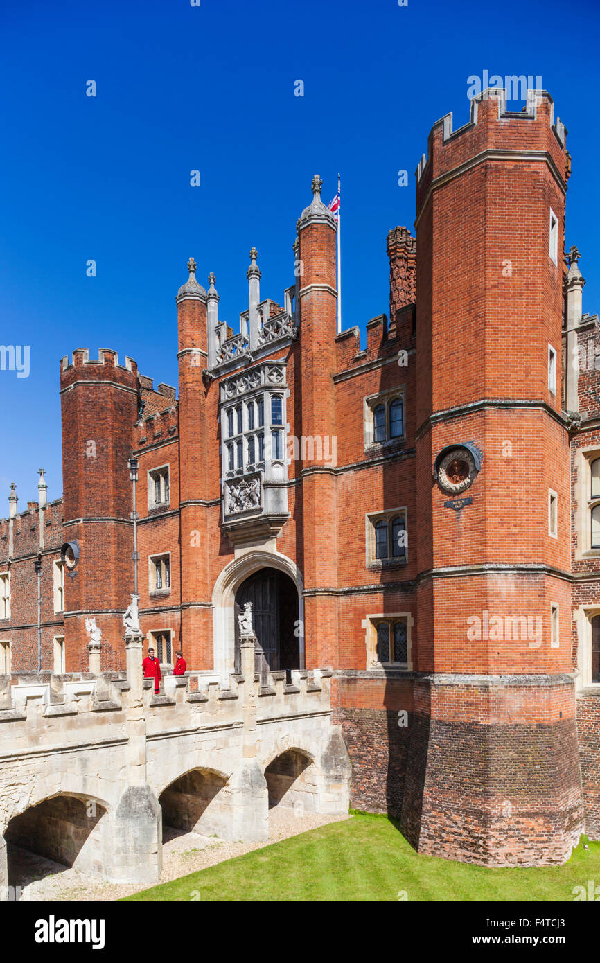 Inghilterra, Middlesex, London, Kingston-upon-Thames, Hampton Court Palace, l'entrata principale Foto Stock