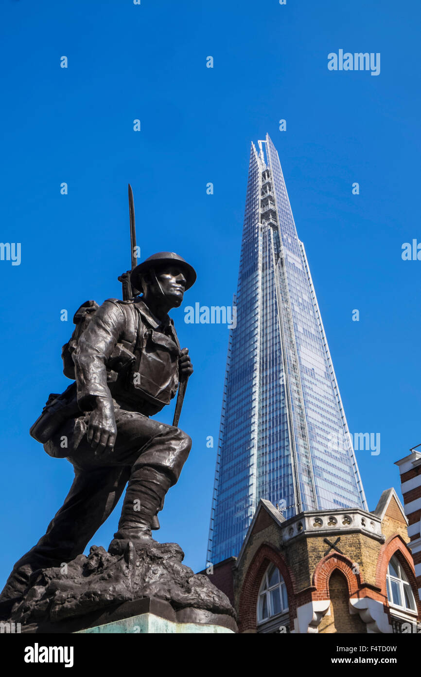 Inghilterra, Londra, Southwark, Shard e WWII War Memorial Foto Stock