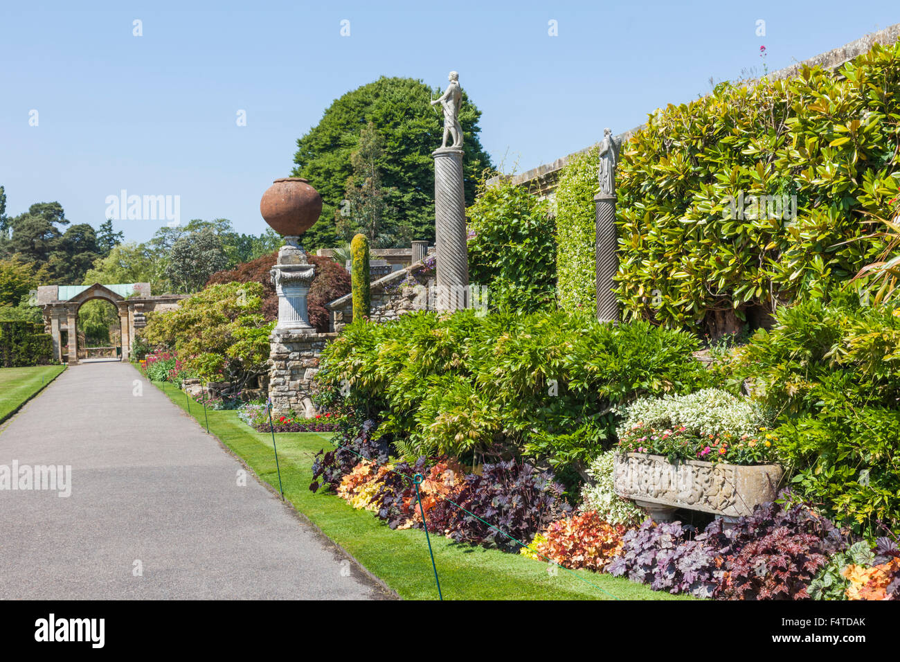 Inghilterra, Kent, Hever, il castello di Hever, il giardino italiano Foto Stock