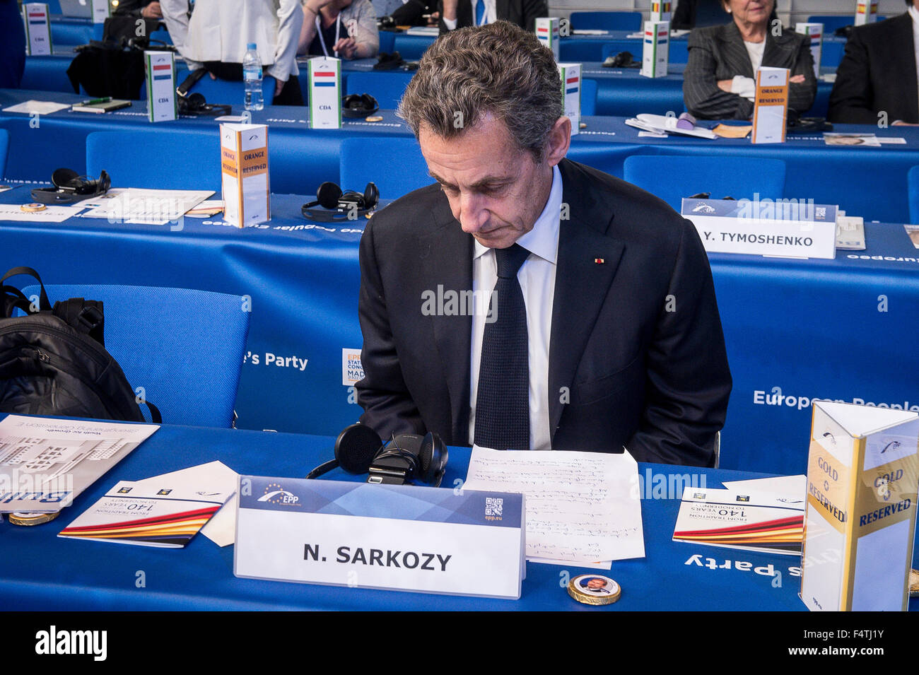 Ex primo ministro francese Nicolas Sarkozy e Presidente di Les Republicains parte durante il secondo giorno di EPP Popolo Europeo parte testa di membri del congresso in Madrit, Spagna su 22.10.2015 da Wiktor Dabkowski Foto Stock