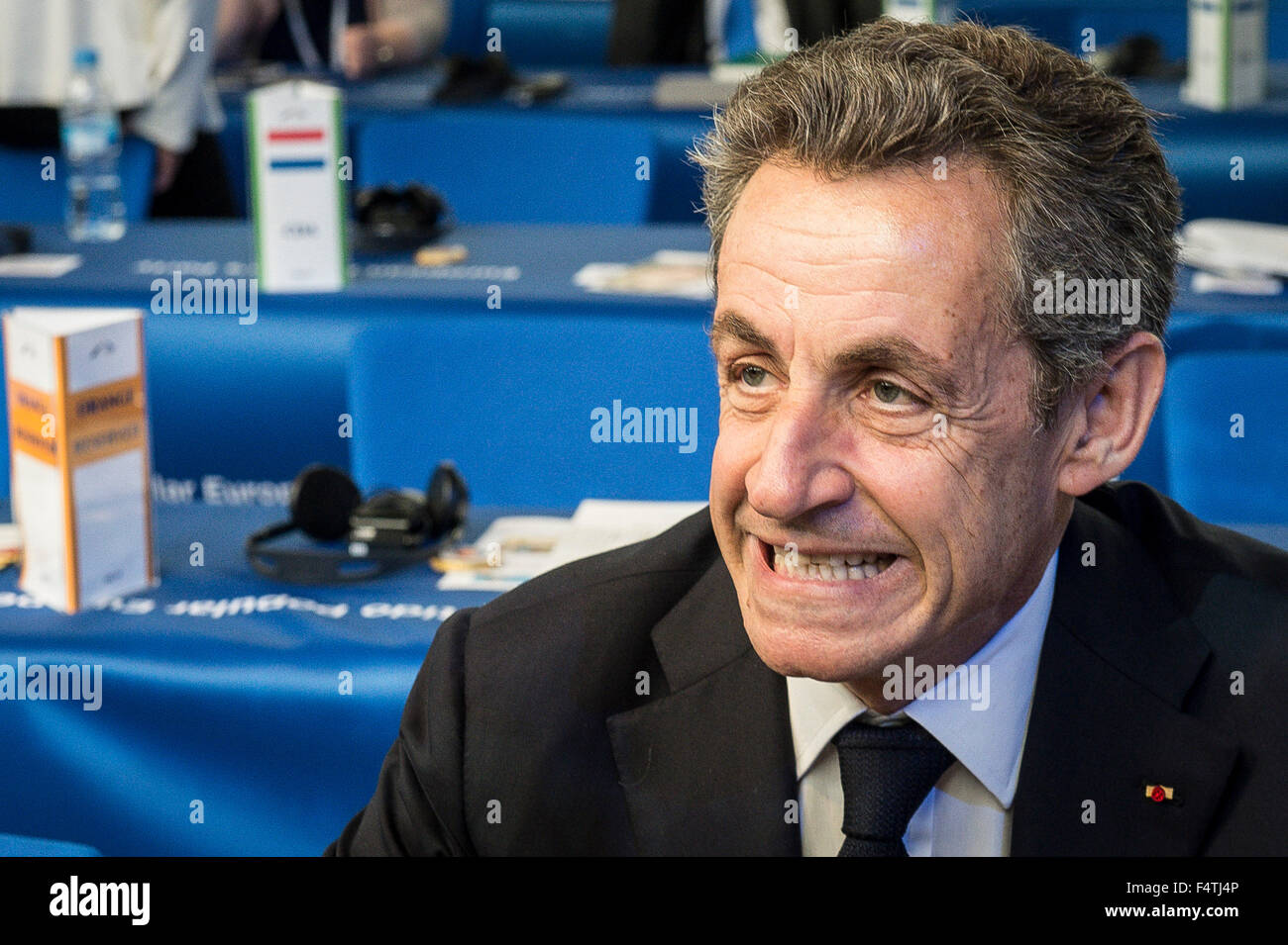 Ex primo ministro francese Nicolas Sarkozy e Presidente di Les Republicains parte durante il secondo giorno di EPP Popolo Europeo parte testa di membri del congresso in Madrit, Spagna su 22.10.2015 da Wiktor Dabkowski Foto Stock