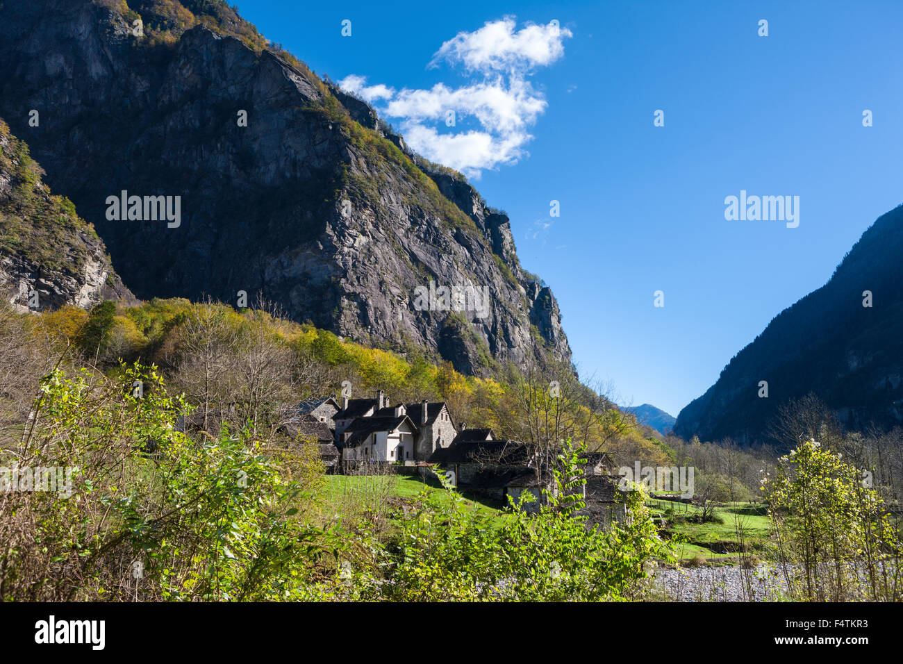 Rosed, Svizzera Canton Ticino, Val Bavona, villaggio, case di pietra Foto Stock